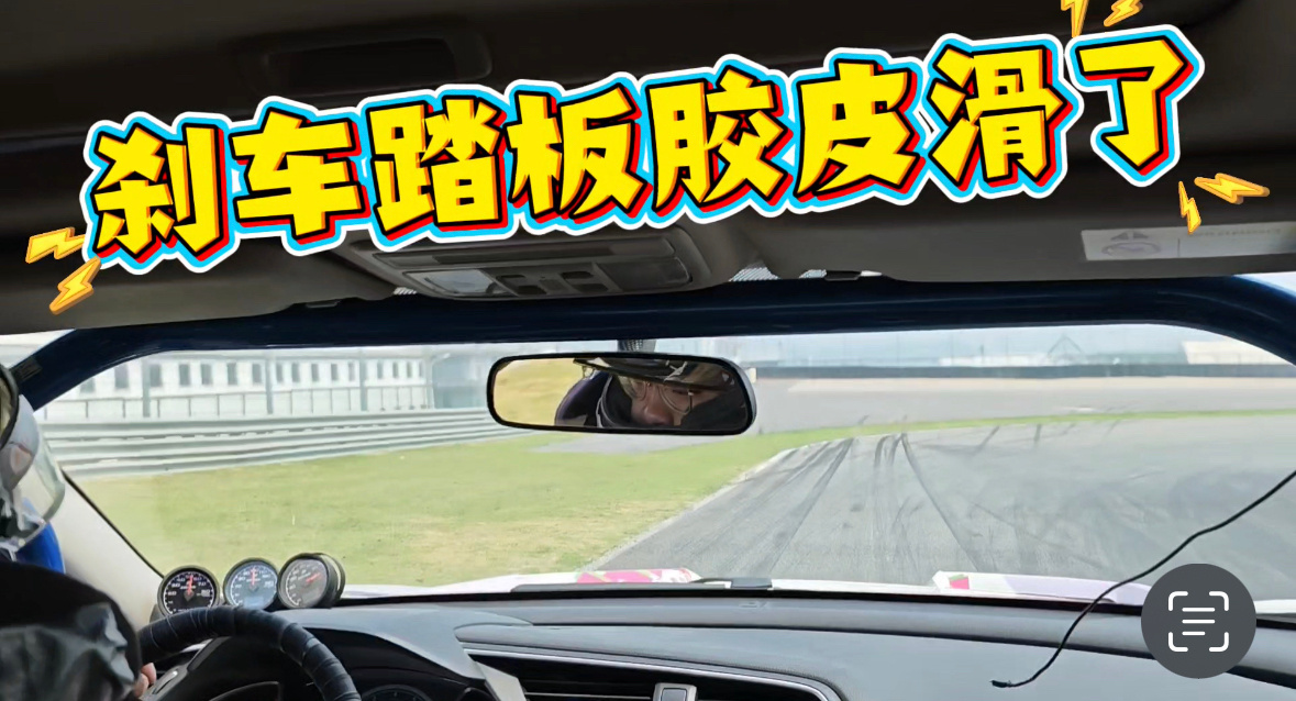 看来本田胶皮是天生爱脱 ​​​