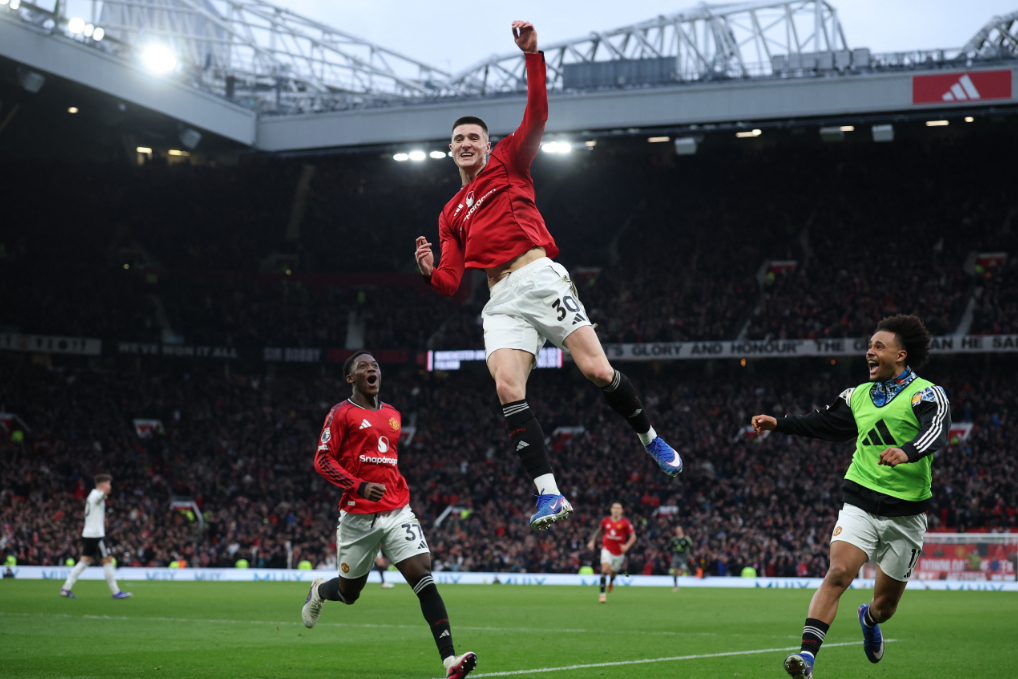 内维尔：舍什科有时显得笨拙，但对富勒姆和西汉姆的进球都很重要2月12日讯 在一档