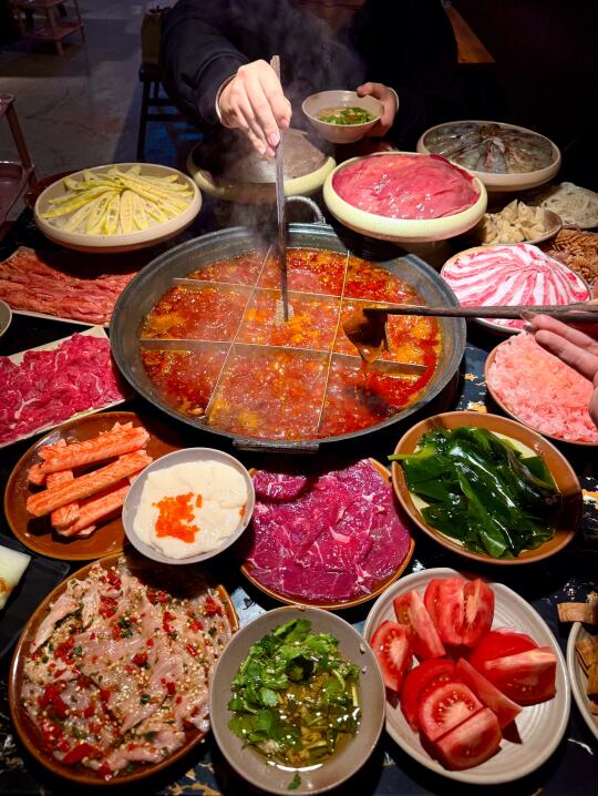 防空洞里吃火锅，这体验冬暖夏凉的绝了🥘