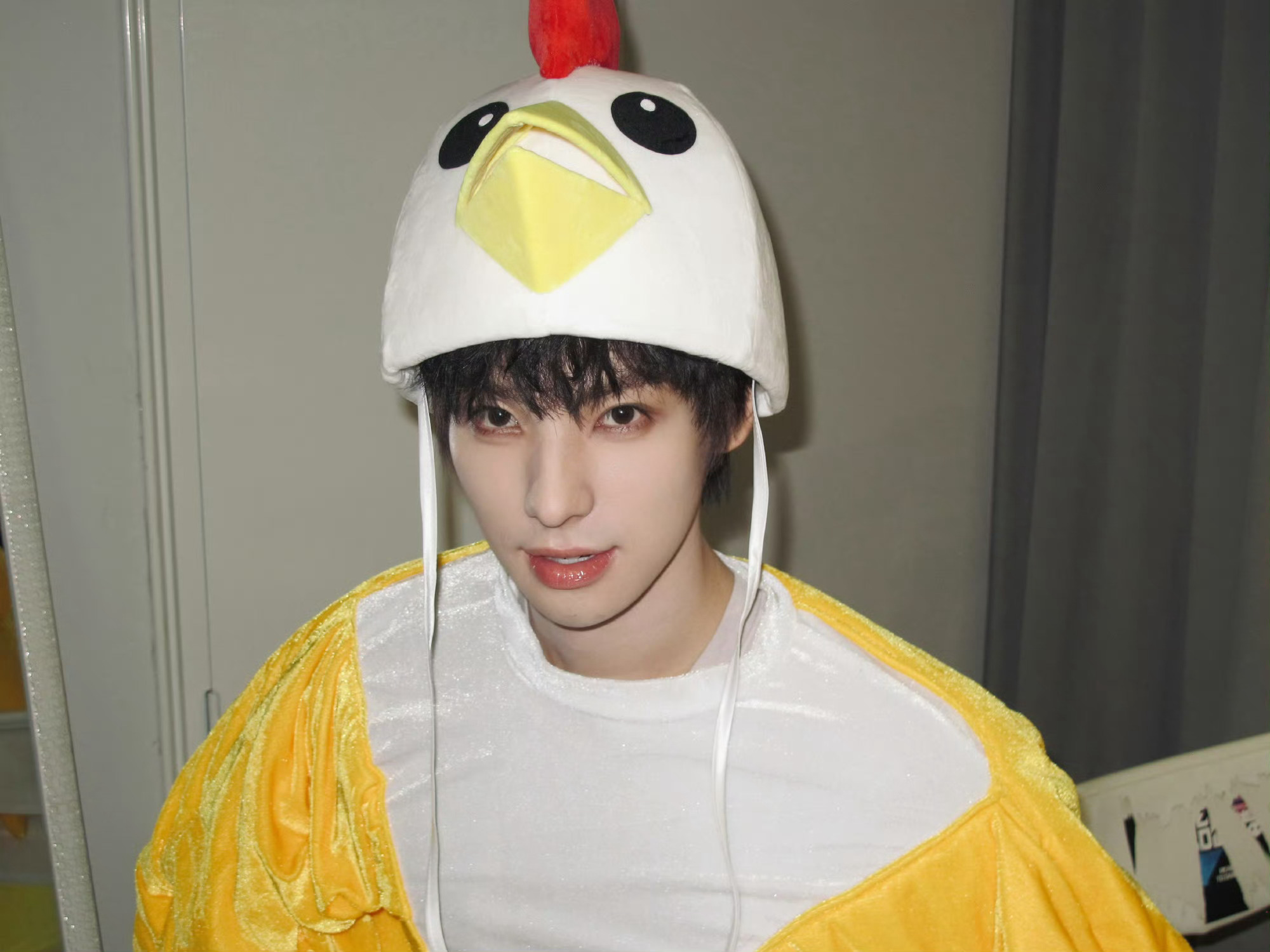 到底是谁想出来让颜安穿这套的，太萌了！！ 