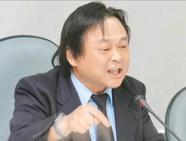 王世坚出来表态了！在“大罢免”惨败之后，民进党党内纷纷把矛头指向“头号战犯”柯建