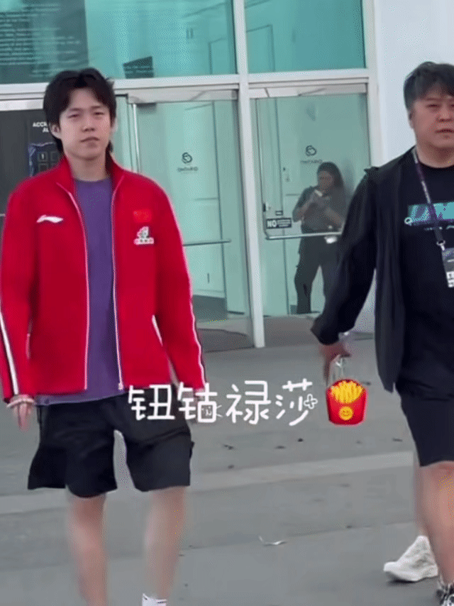哥…平板也揣兜里吗哈哈哈哈哈🤣 