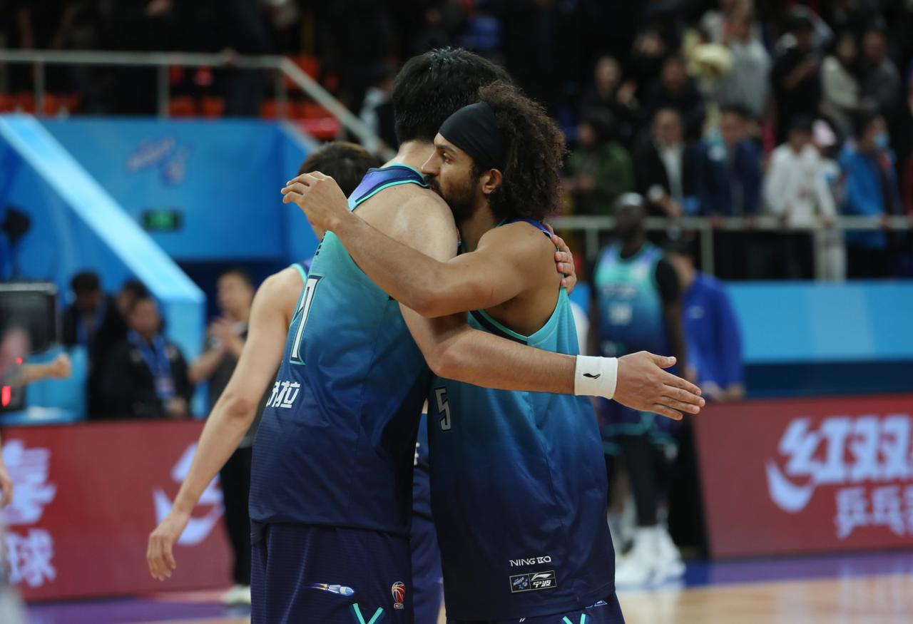 新疆队果然又输了，但他们为什么会以70:73的战绩不敌宁波这支球队？毕竟就在上场