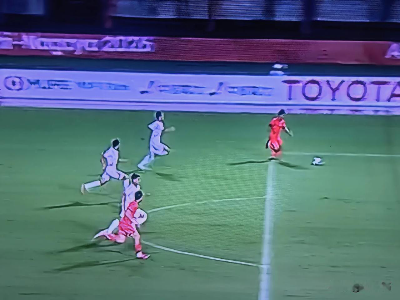 U23国足0：1朝鲜，第27分钟朝鲜队先进球了。咱们的后卫呀，真不让人放心！不过