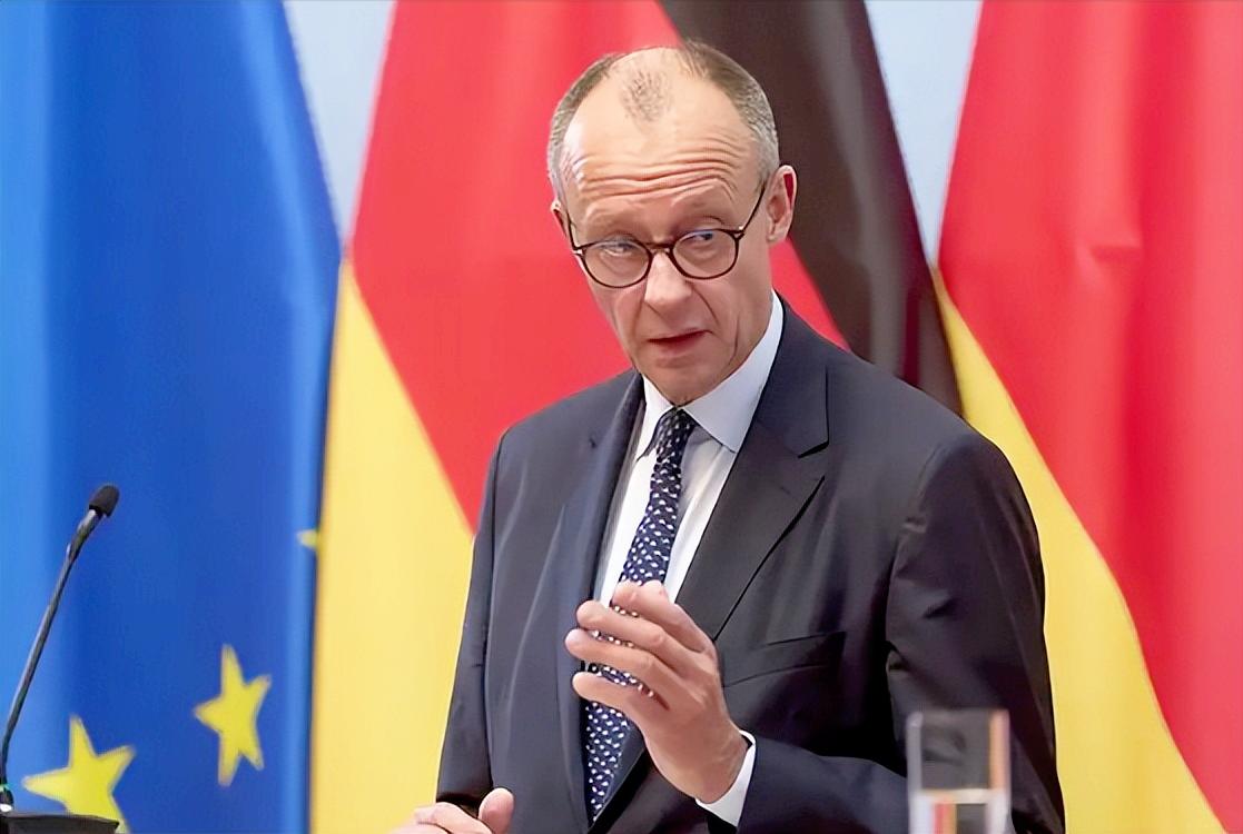 美国突然抛出一份新版国家安全战略，直接把欧洲盟友骂得狗血淋头，这让欧洲各国气不打