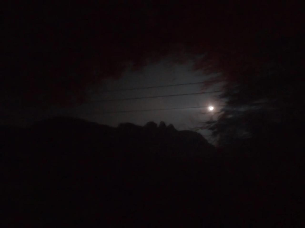 今夜，借你星火
成全我飞翔的梦想
无数闪耀的光点
终于有一个属于我们的，夏夜

