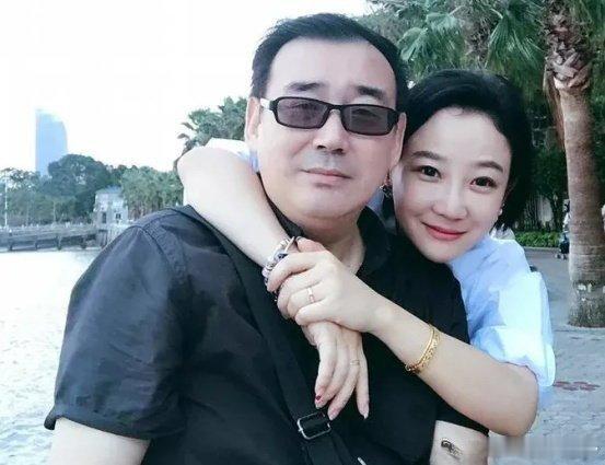 以前红得发紫的“正能量大V”袁小靓，靠着喊口号、立人设火遍全网，天天一副爱国先锋