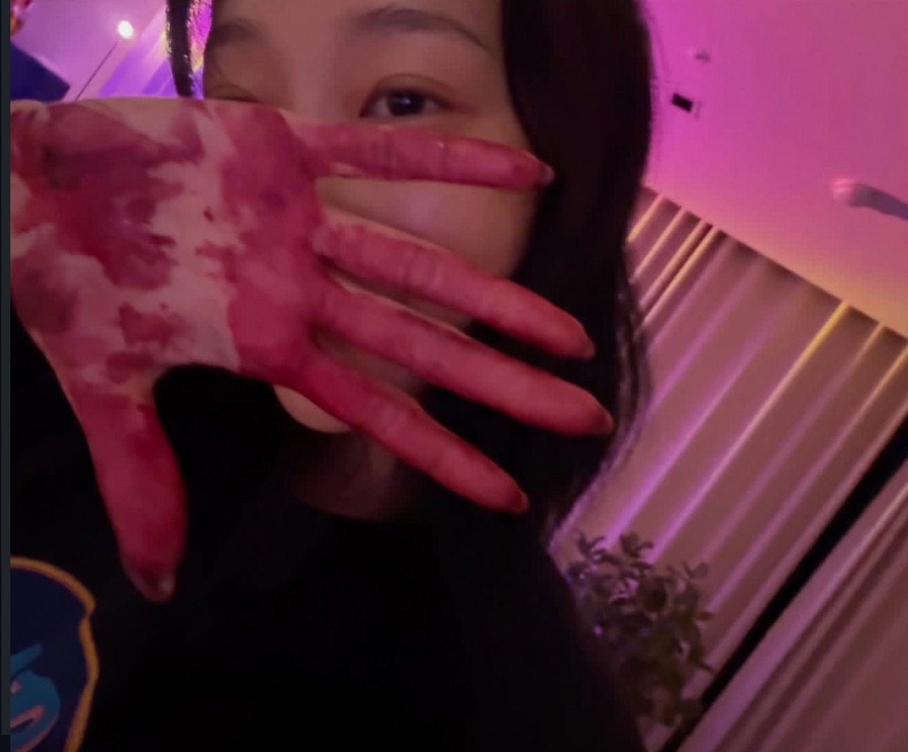 谁知道Giselle到底咋了，为什么要发布一些令人摸不着头脑的意识流照片 ​​​