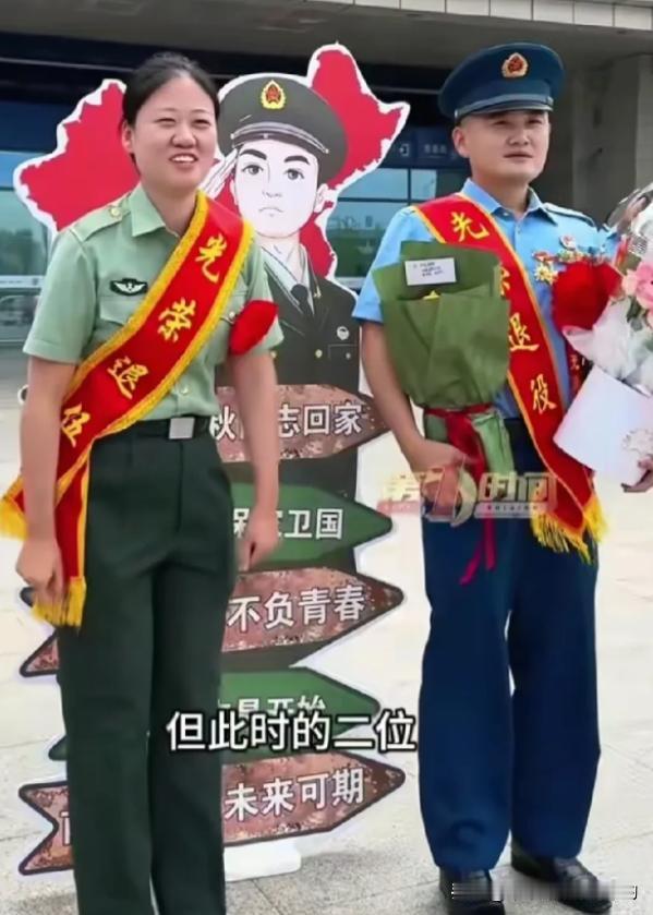 太有缘份了！
安徽宿州高铁站，两位妈妈接服役12年退伍的儿女，结果现场直接“牵线