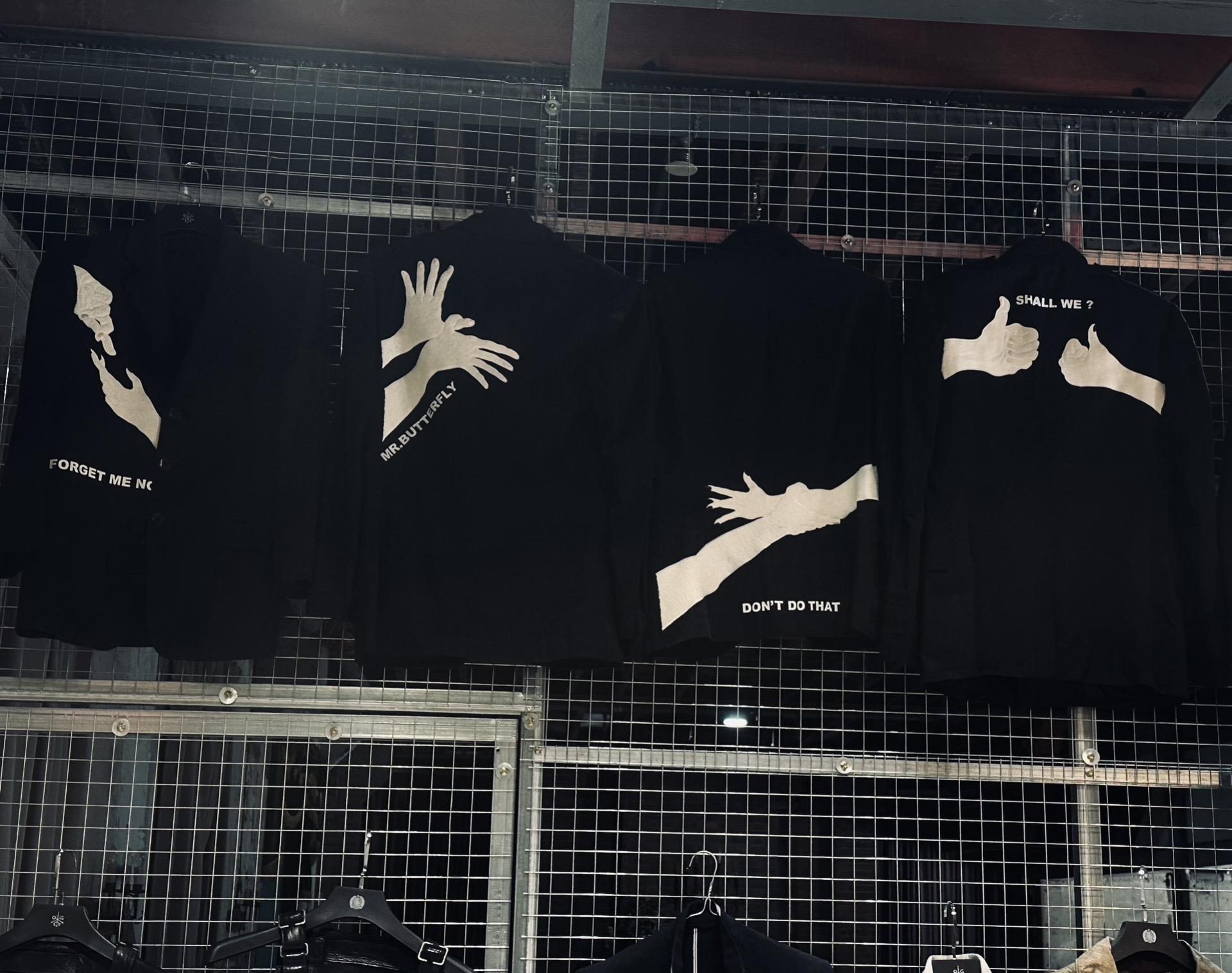 Yohji天花板系列之一。终于收集齐元年的四件手了，一直幻想着能看到四件09ss的手同时出现的画面，没想到被自己实现了。最后一件Shallwe挂上墙的时候真就差点感动落泪。儿时的梦终于圆满了