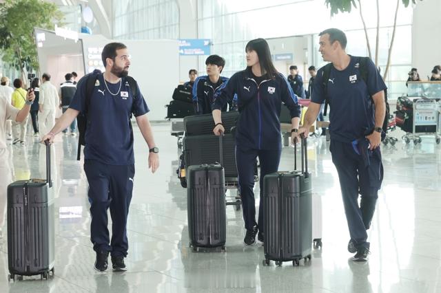 2025世界女排联赛 首尔时间今天下午，韩国女排从仁川机场出发前往巴西里约热内卢