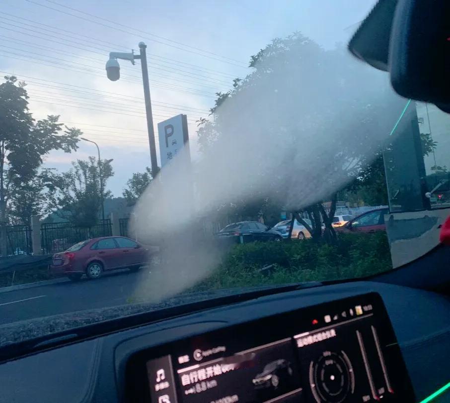 宝马5系最大的设计缺陷？这个位置为什么不设计个开关，车外湿度较大时，每次开冷空调