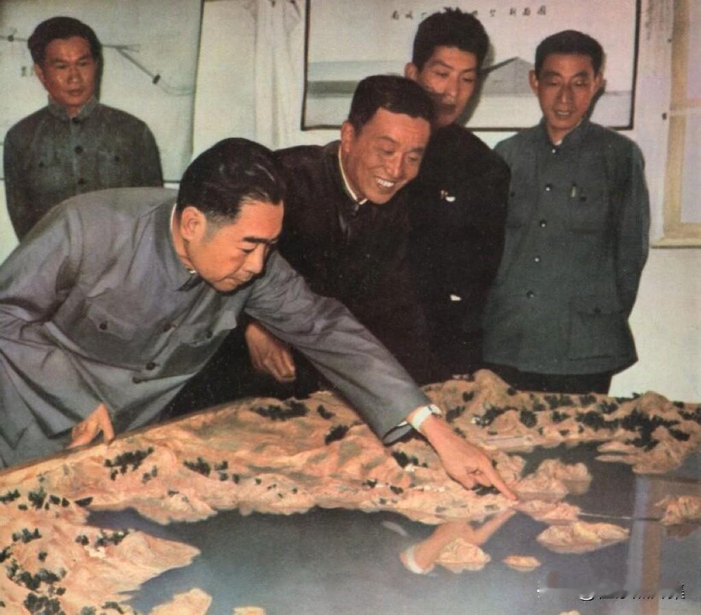 【周总理历史上的今天——5月19日】
1959年5月19日，周恩来总理到北京郊区