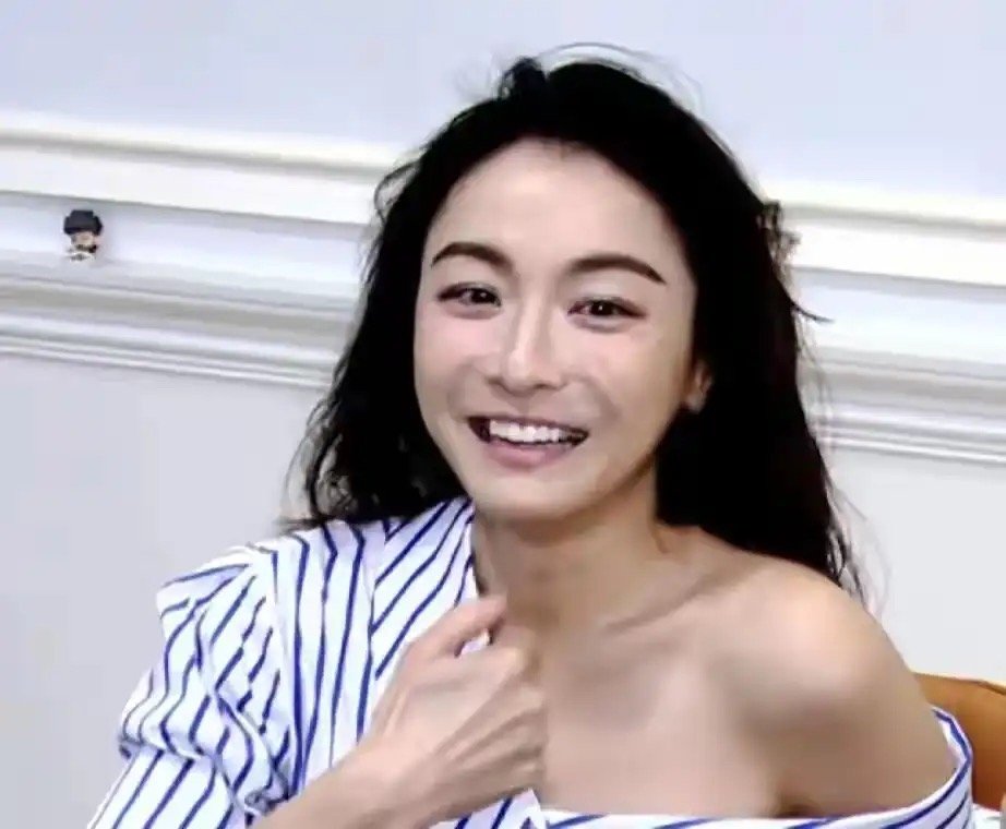 还记得电视剧《风云雄霸天下》里雄霸的女儿幽若吗？快50岁的她现在长这样！不做表情