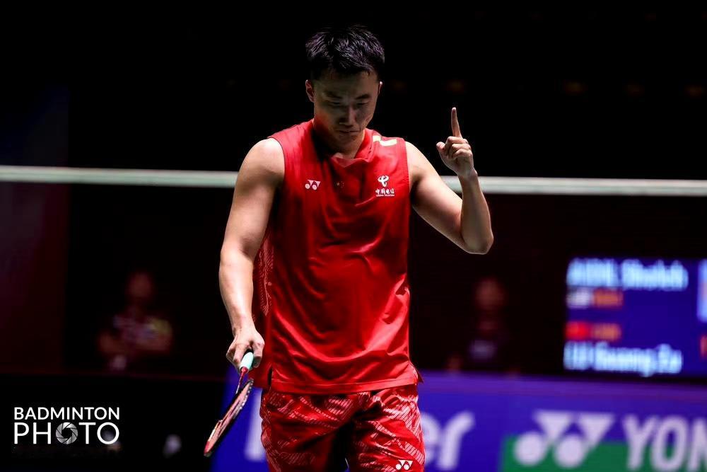 比赛来到决胜局！
陆光祖🇨🇳 20-22、26-24奋力追平中国台北选手李佳