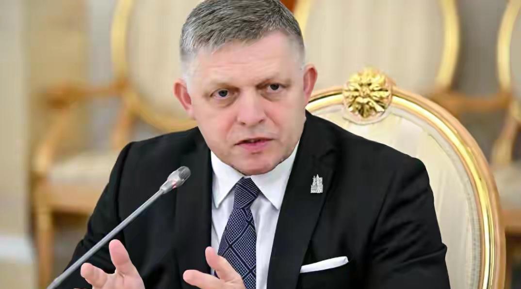 斯洛伐克总理菲佐最近把矛头指向了欧盟委员会主席冯德莱恩和乌克兰总统泽连斯基。他用