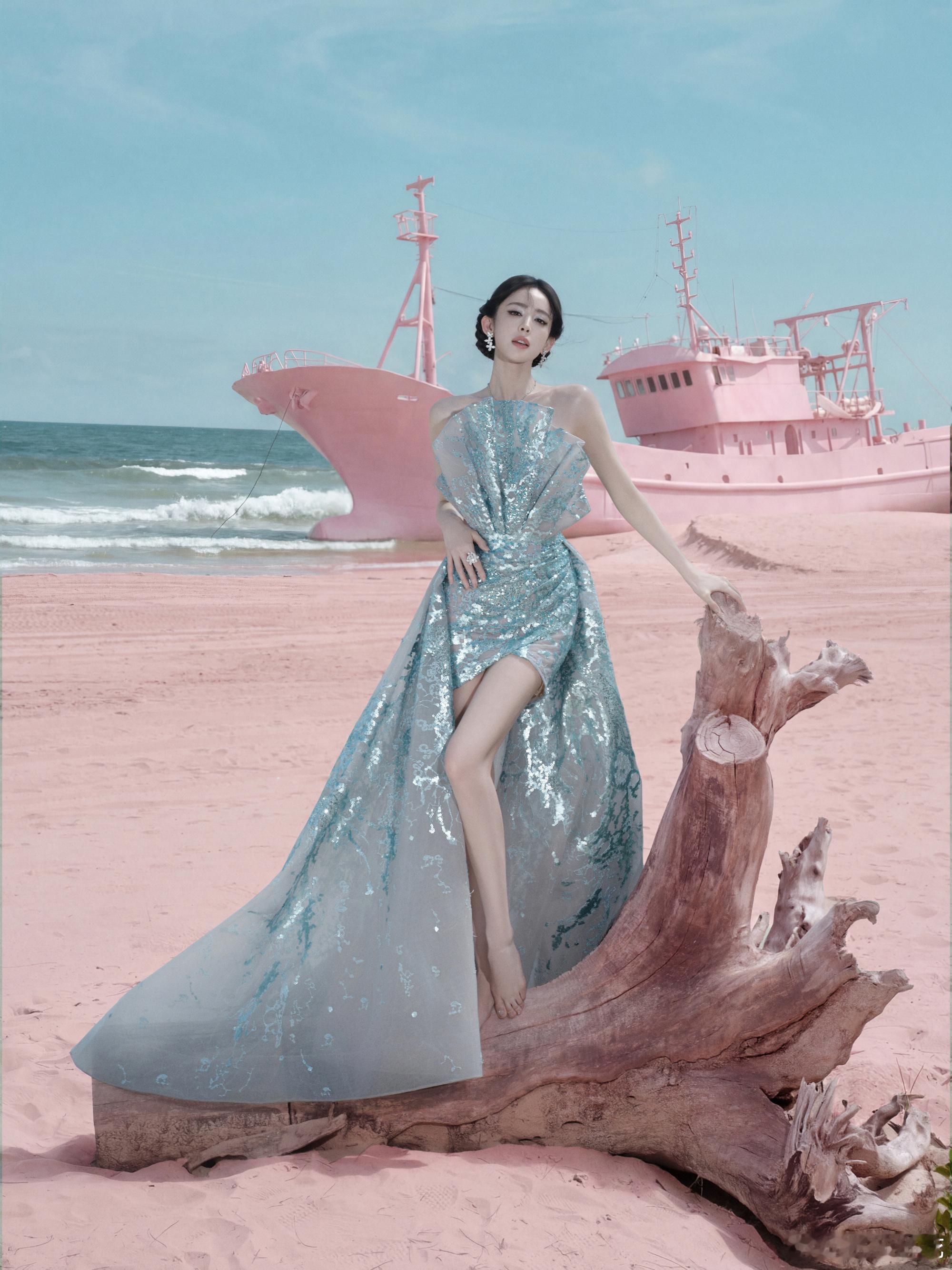 娜扎 × 时尚风格之夜 今晚受邀出席嘉人时尚风格之夜活动，娜扎身穿Tony Wa
