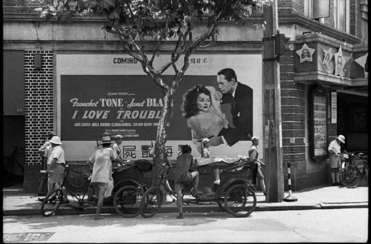 【纪实摄影】1949年7月，上海国泰大戏院。（摄影：Henri Cartier-