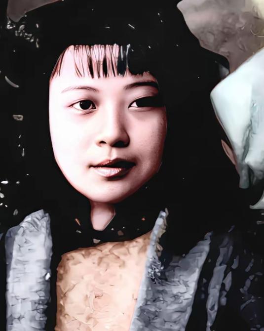 1963年，陈广胜当了师长，听说老家那个拜过堂的媳妇秀兰还在，一个人拉扯着他走时