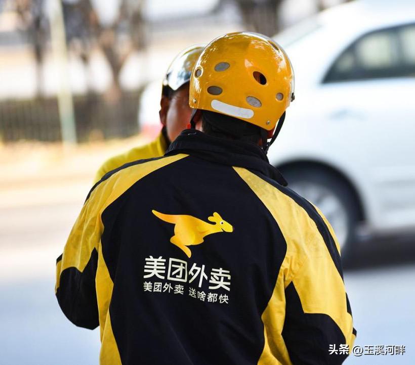 堂哥供儿子上大学花费十几万，现在父子一起跑快递
堂哥50岁了，初中毕业就进厂打工