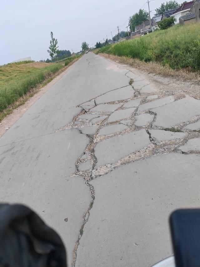 网友反映：西城桥路破损严重！路过政通路与永丰永建路连接处即辖区内西城桥路，该路仅