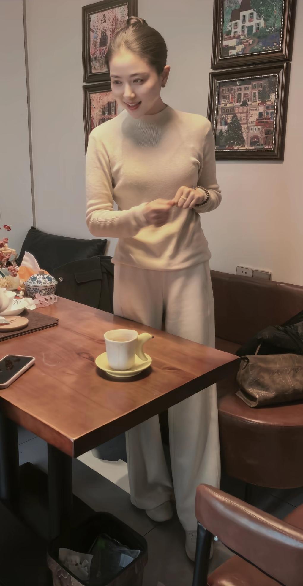 茶香满溢，静享时光。