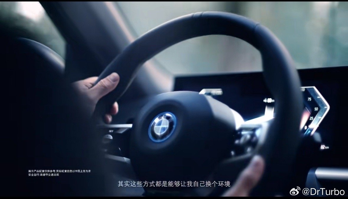 王皓作为著名的乒乓球运动员，在他的职业生涯中取得了辉煌的成就。现在作为国乒男队主