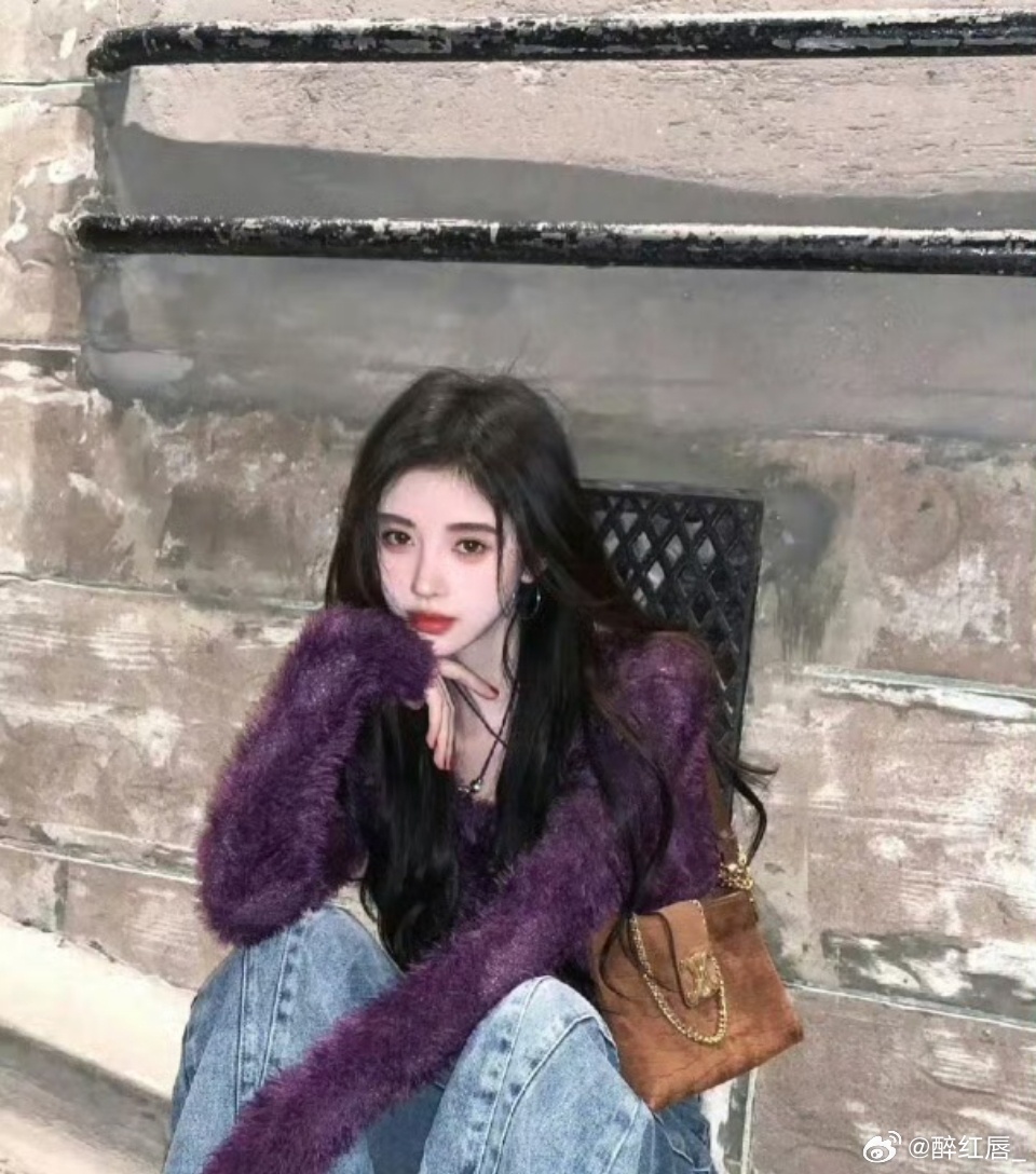 鞠婧祎不愧是甜飒女生老穿家她真的把甜飒风玩明白了，不是硬凹酷，也不是刻意装甜，细