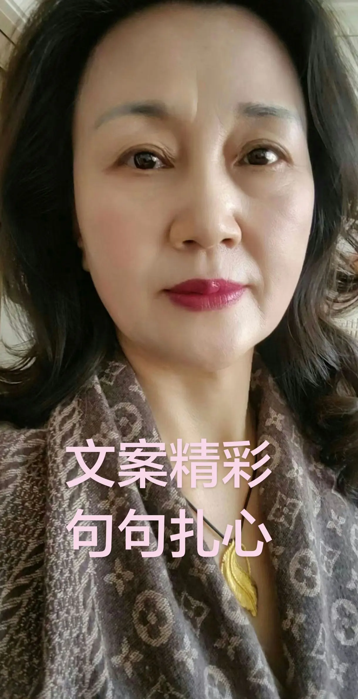 我们要有足够的愚蠢。才能感到幸福 但是我们要有足够的智慧 才能看清自己是愚蠢