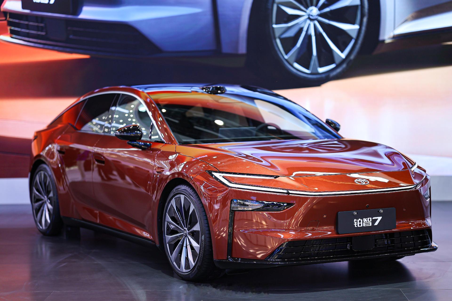 铂智7开启预订了，12月31日前下订不仅能享2026年购置税兜底，还把“车辆自燃