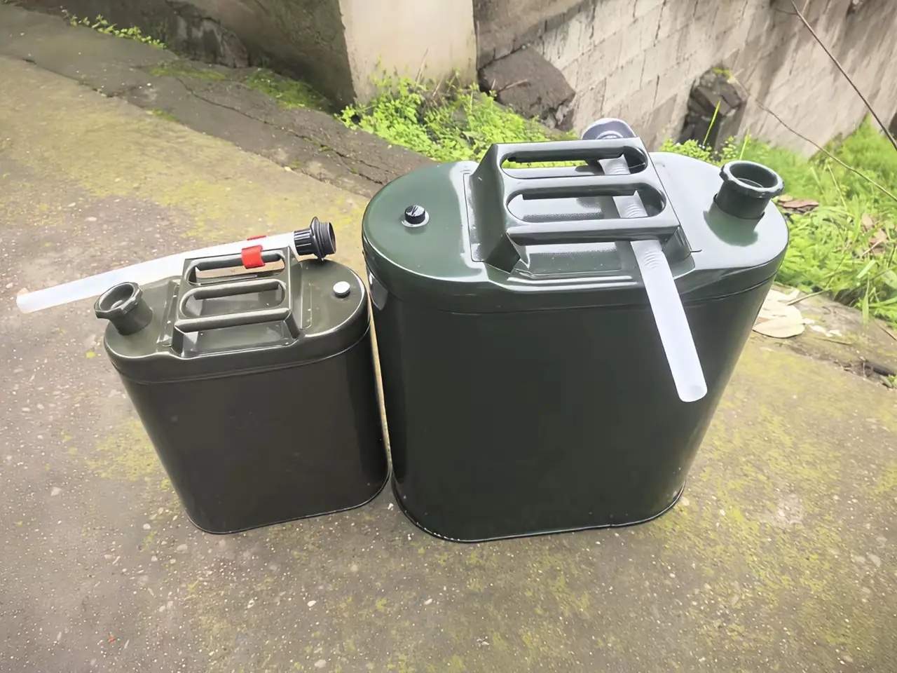 嘿嘿，昨天就跑去加油了，当然一些大聪明更开始囤油了，所以92又迎来9元时代大家慌