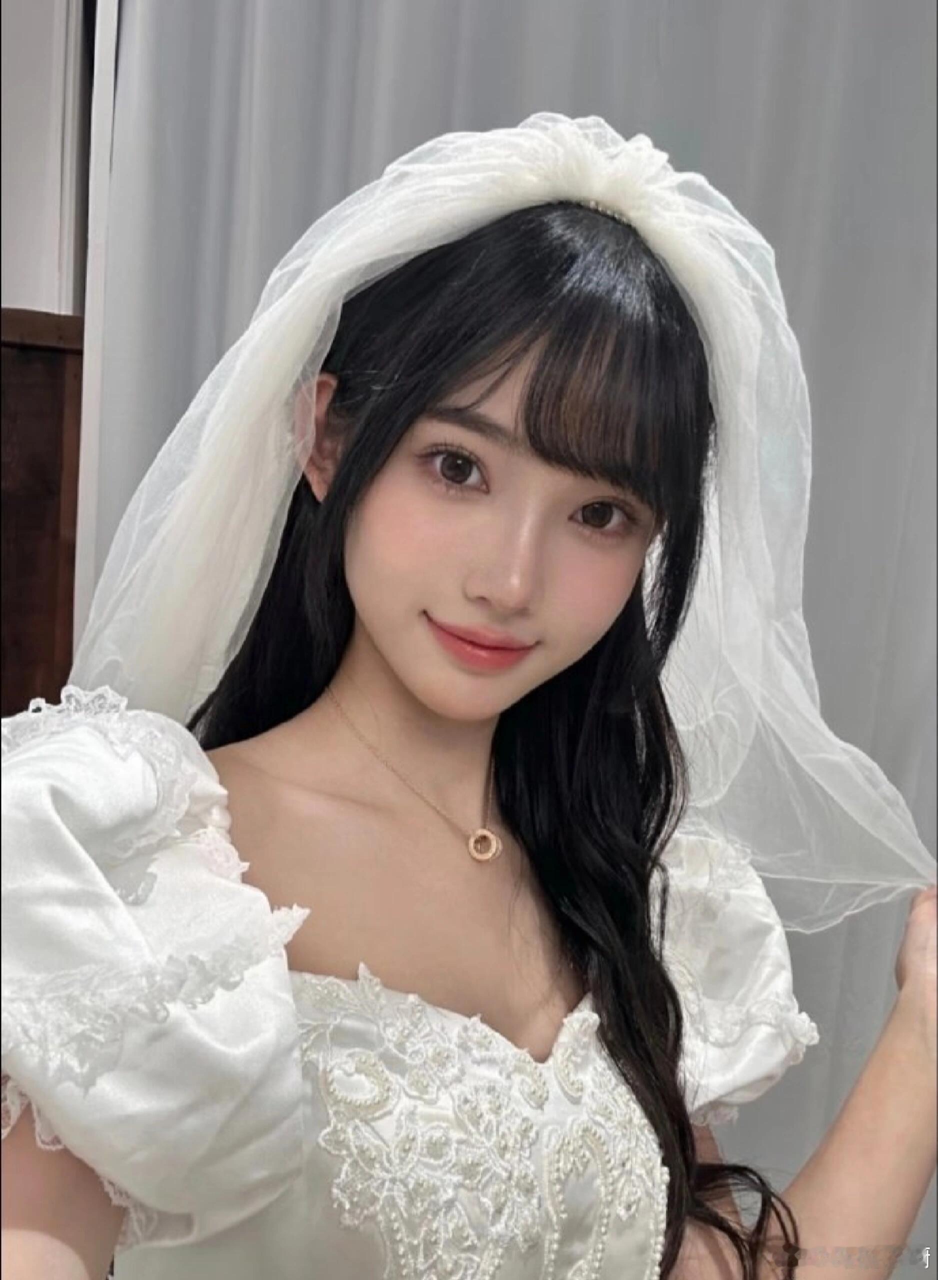 七七的婚纱写真太美了！乌黑长发配白纱，精致得像童话里的公主，林俊杰好福气，祝你们