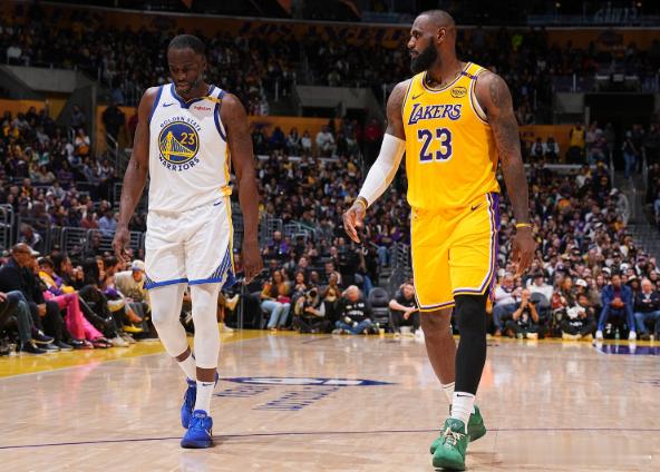 詹姆斯如何融入这话题太搞笑 老詹搭档不了的球员就是废物 谈到詹姆斯复出，他说：“