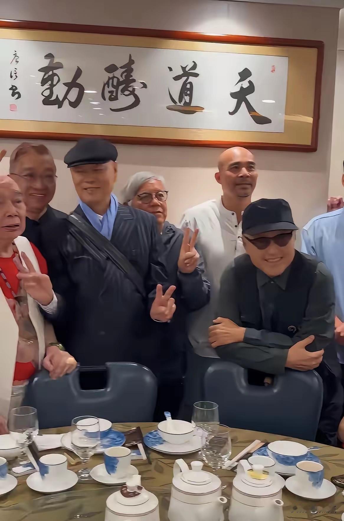 周星驰一众御用老班底难得齐聚一堂，如今只差林子聪，就凑齐熟悉的面孔。
谷德昭、黄