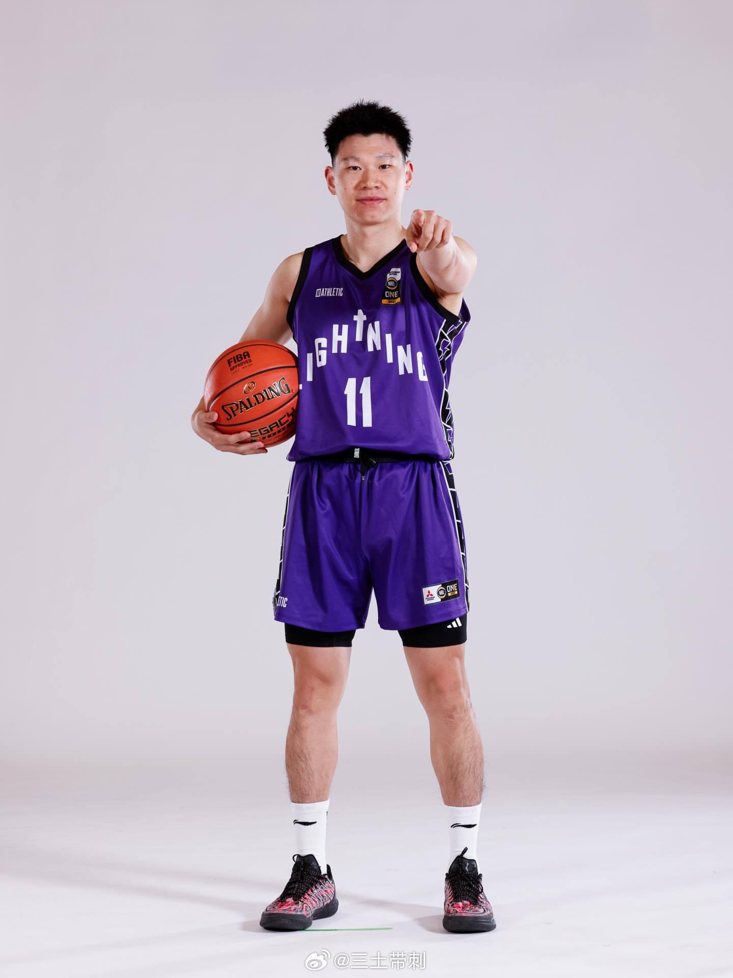 cba 孙亚辉新球队定妆照，还是CBA的袜子