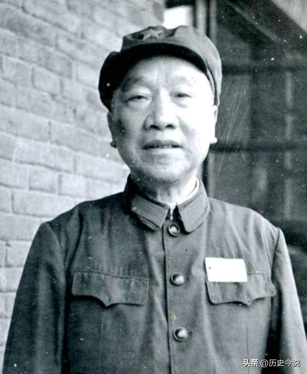 1955授衔现场，他怒扯肩章愤然离场，立下誓言：死后绝不穿军装下葬
 
阅读此文