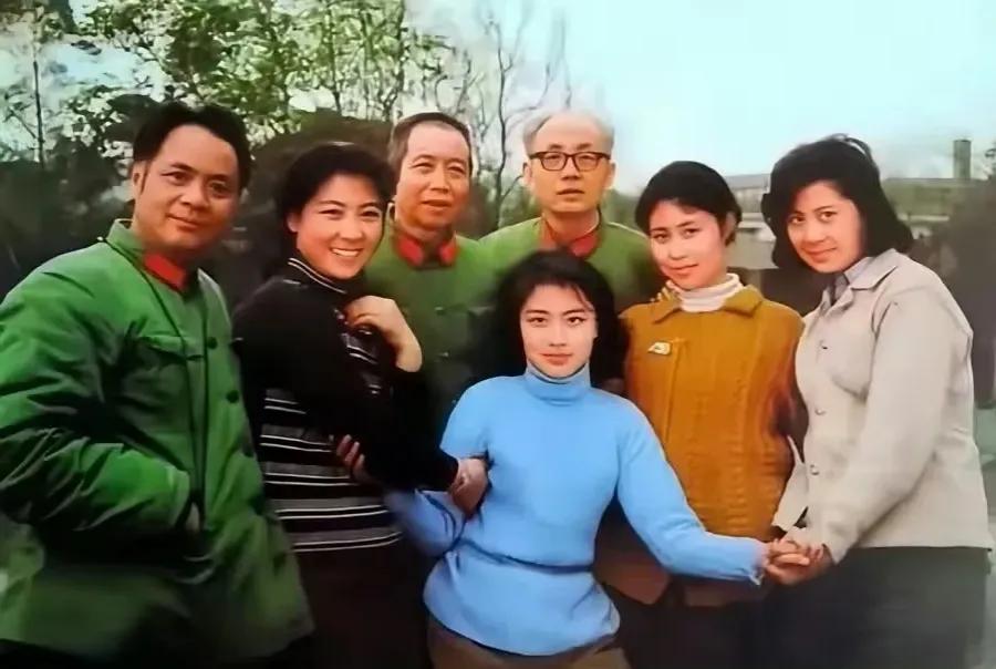 《许茂和他的女儿们》这部电影，当年八一厂和北影厂都同时拍摄了，据说，两个厂在拍摄