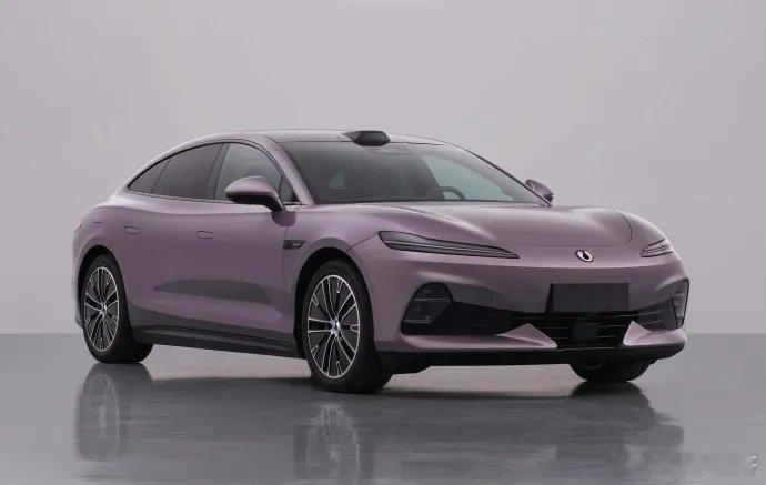 腾势全新轿车，辨识度非常高！ 