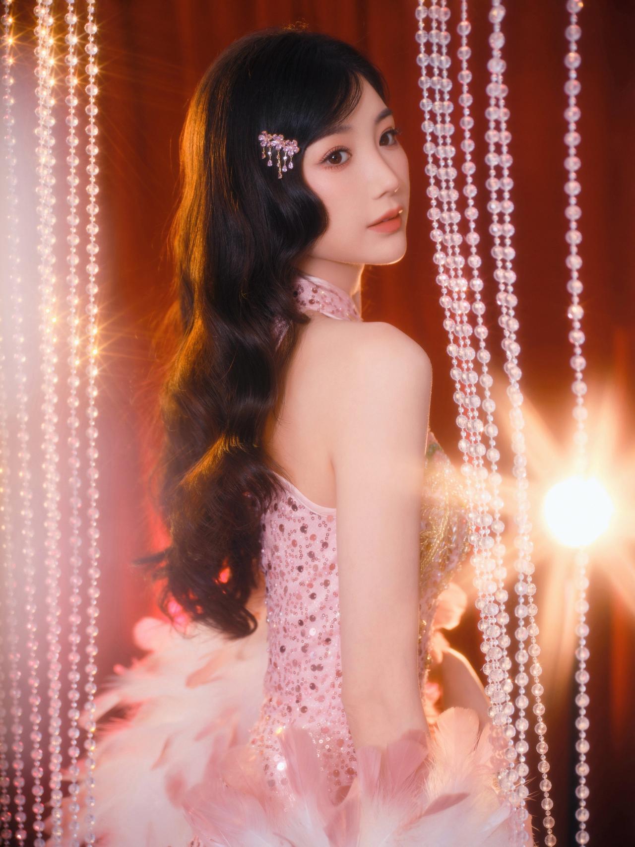 毛晓彤——光影摇曳，金风玉露赴今夜之约！
你心中的美女啥模样美女