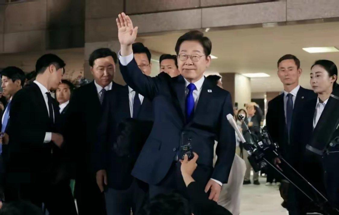 李在明，终于当选为韩国21届总统，记住，这是个狠人！​这个总统位置，是他三番两次