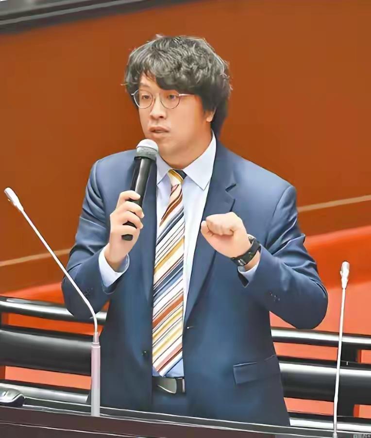 沈伯洋彻底懵了。他怎么也想不到，自己不过是“台独”圈子里的一员，一旦踏出台湾地区