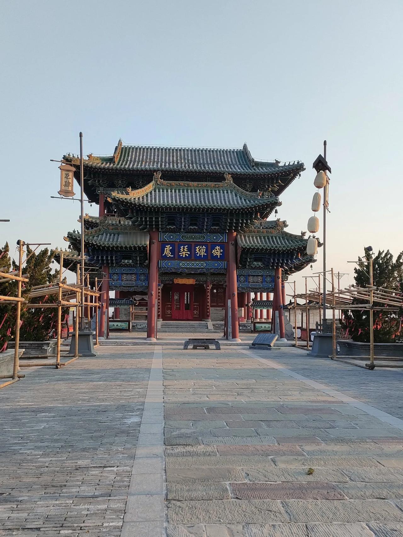 舜帝原来是个雅人，对弹琴的人，我很服佩，但背了好几遍，南风歌还是没记住。