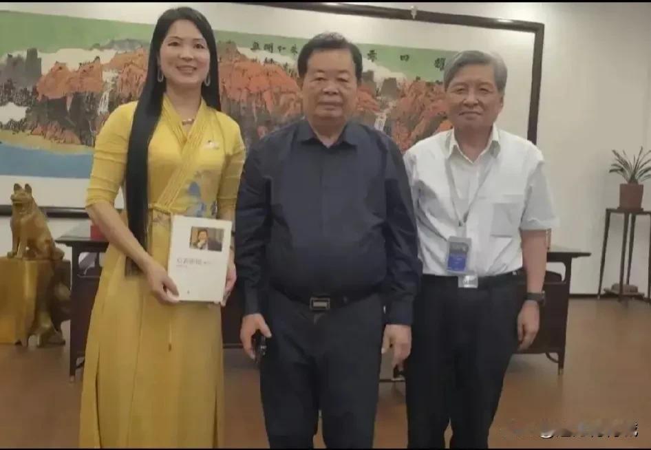 王校长一向很亲切！向他致敬！[比心][比心][比心]