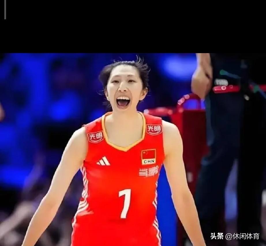 浴火重生！历经膝盖重伤涅槃，吴梦洁撑起女排新生代荣光
 
在竞争残酷的职业排坛，