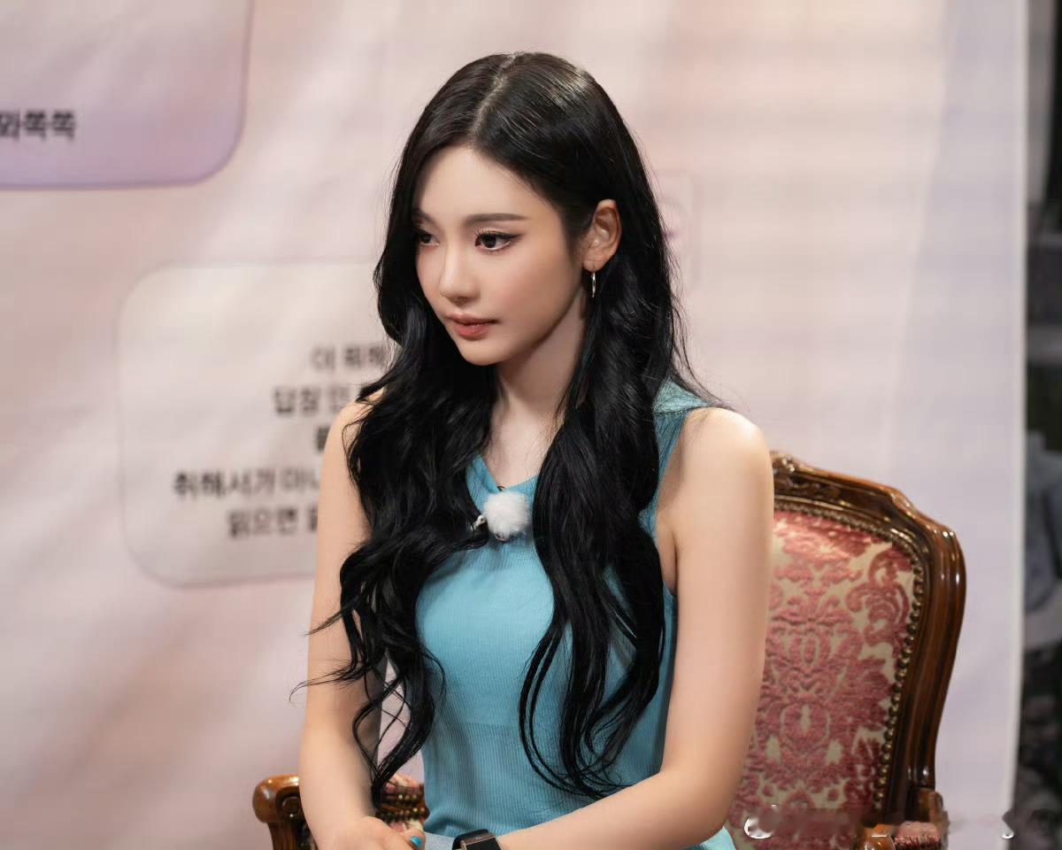 简单的粉蓝配色就如此美丽了吗？这个老宁的美貌还是太权威了ning请快乐宁艺卓宝格