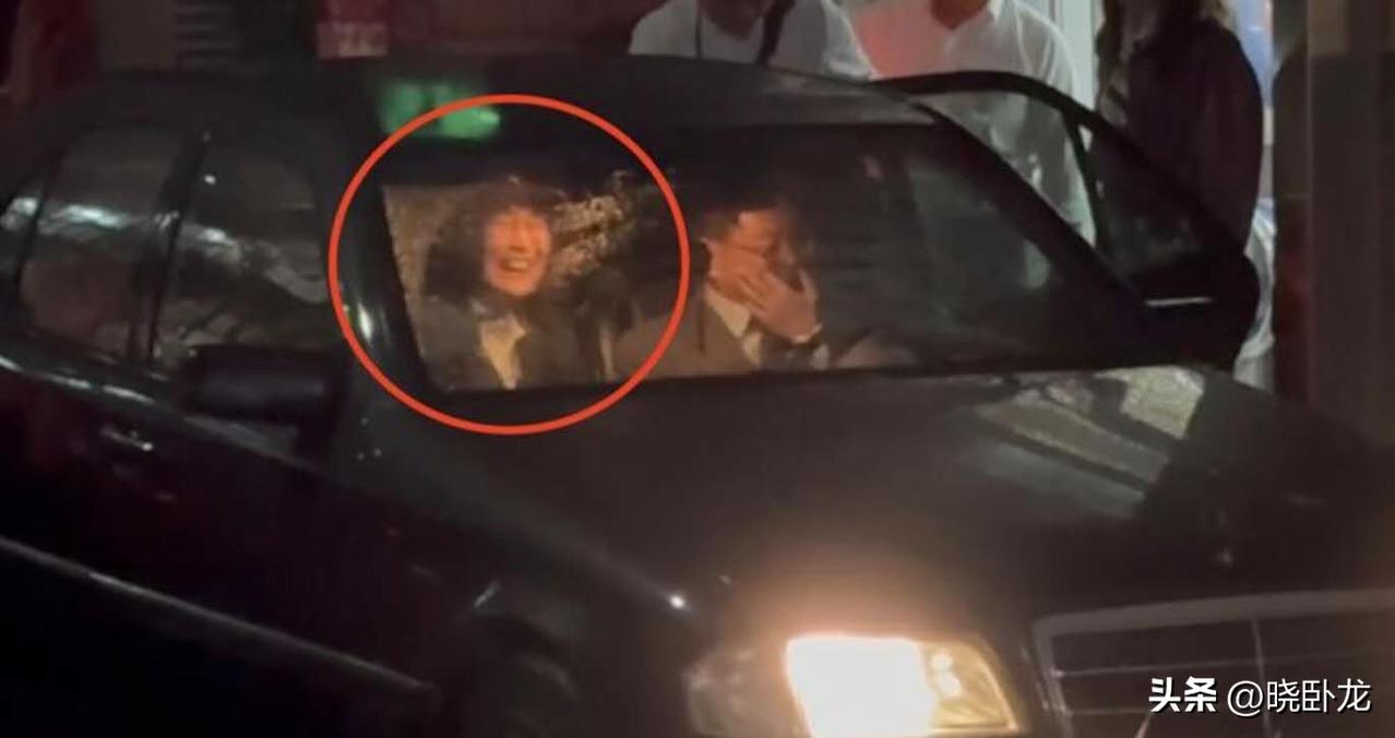 吴子嘉“笑着”离开警局？

10月22日晚，台媒三立一文章标题写：侦讯8小时，吴