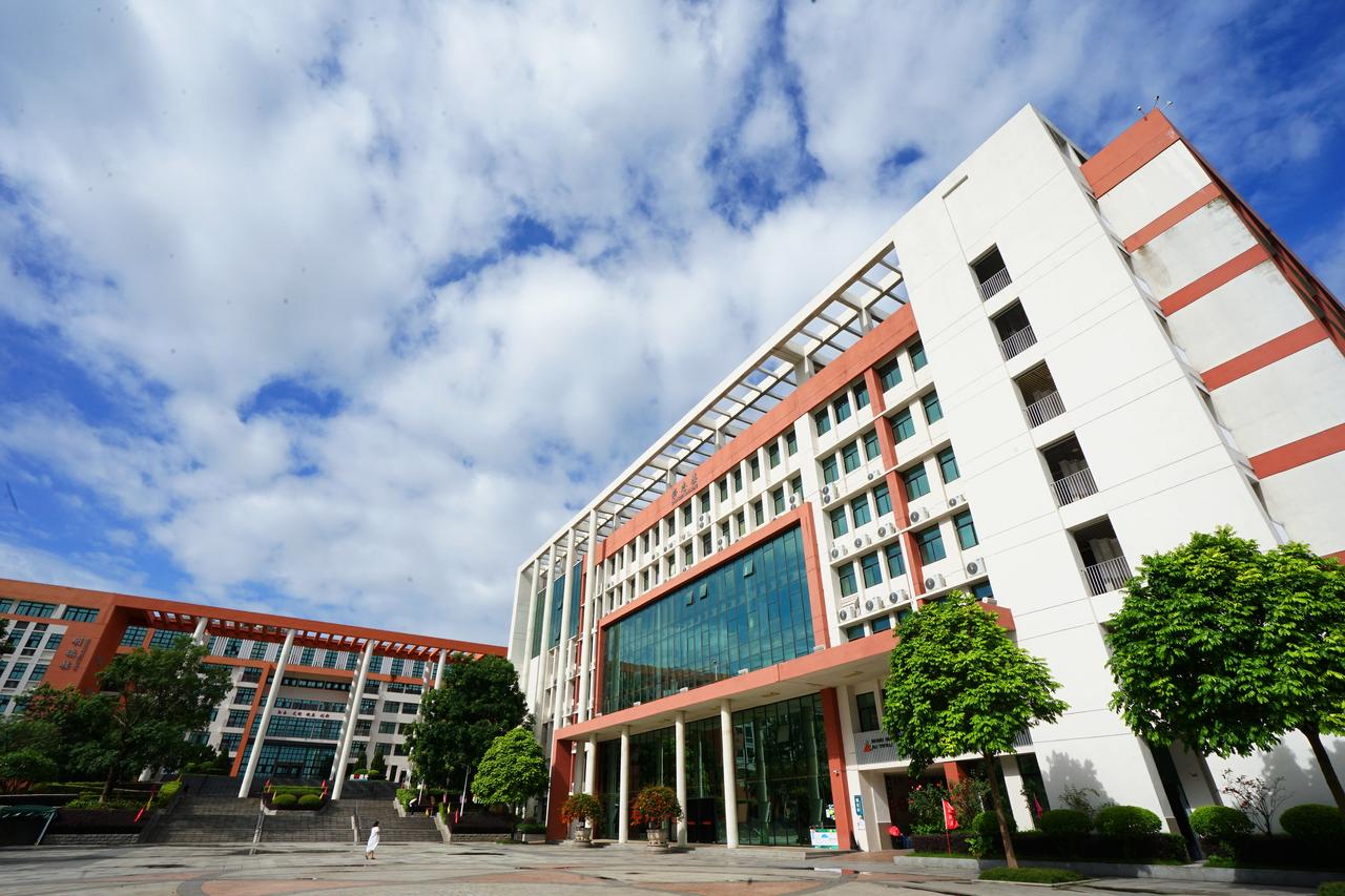 无论孩子基础如何，都欢迎前来咨询！清远铁外国际部美高项目学籍、户籍、国籍全部不限