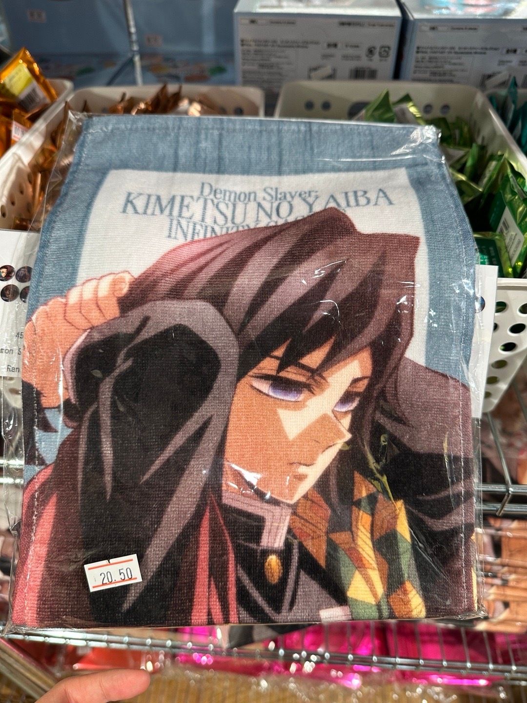 伦敦最近开了一家animate的快闪店，部分价格过于吓人[晕] 还有蓝色监狱的福