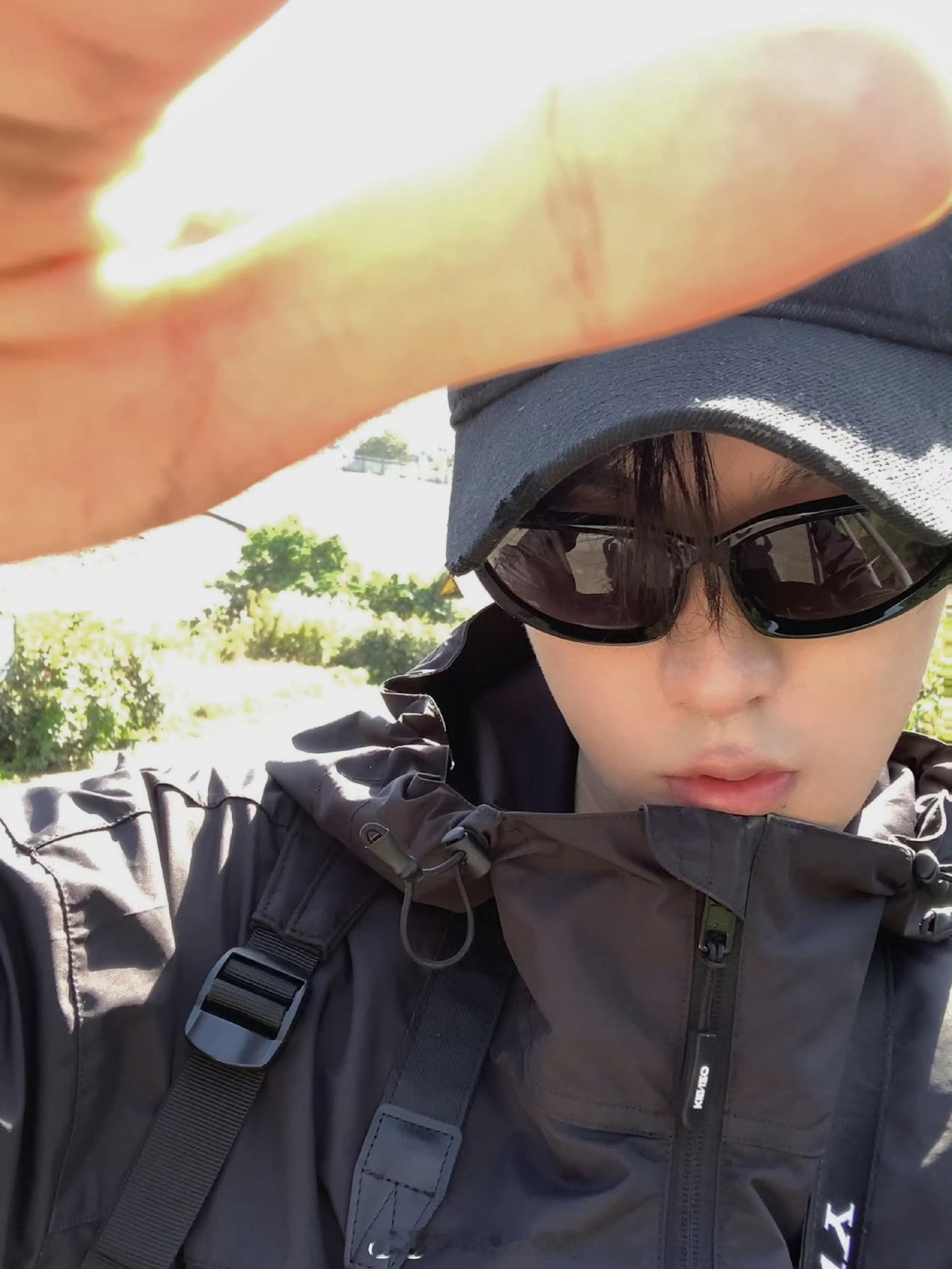 田栩宁重阳节营业[馋嘴]all black 造型 ​​​