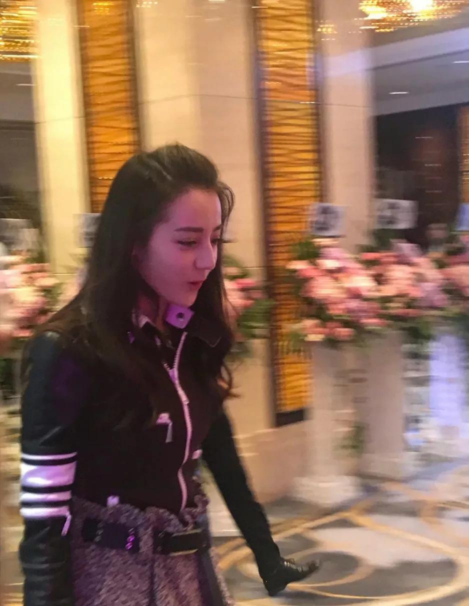 搞笑女图片[呲牙][呲牙]
